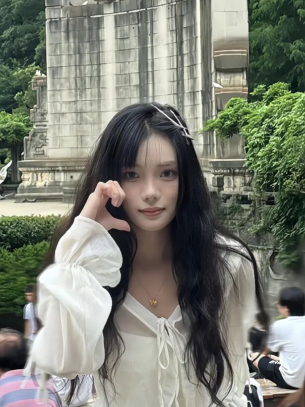 1757054980119167.jpg 罗晓雯.jpg