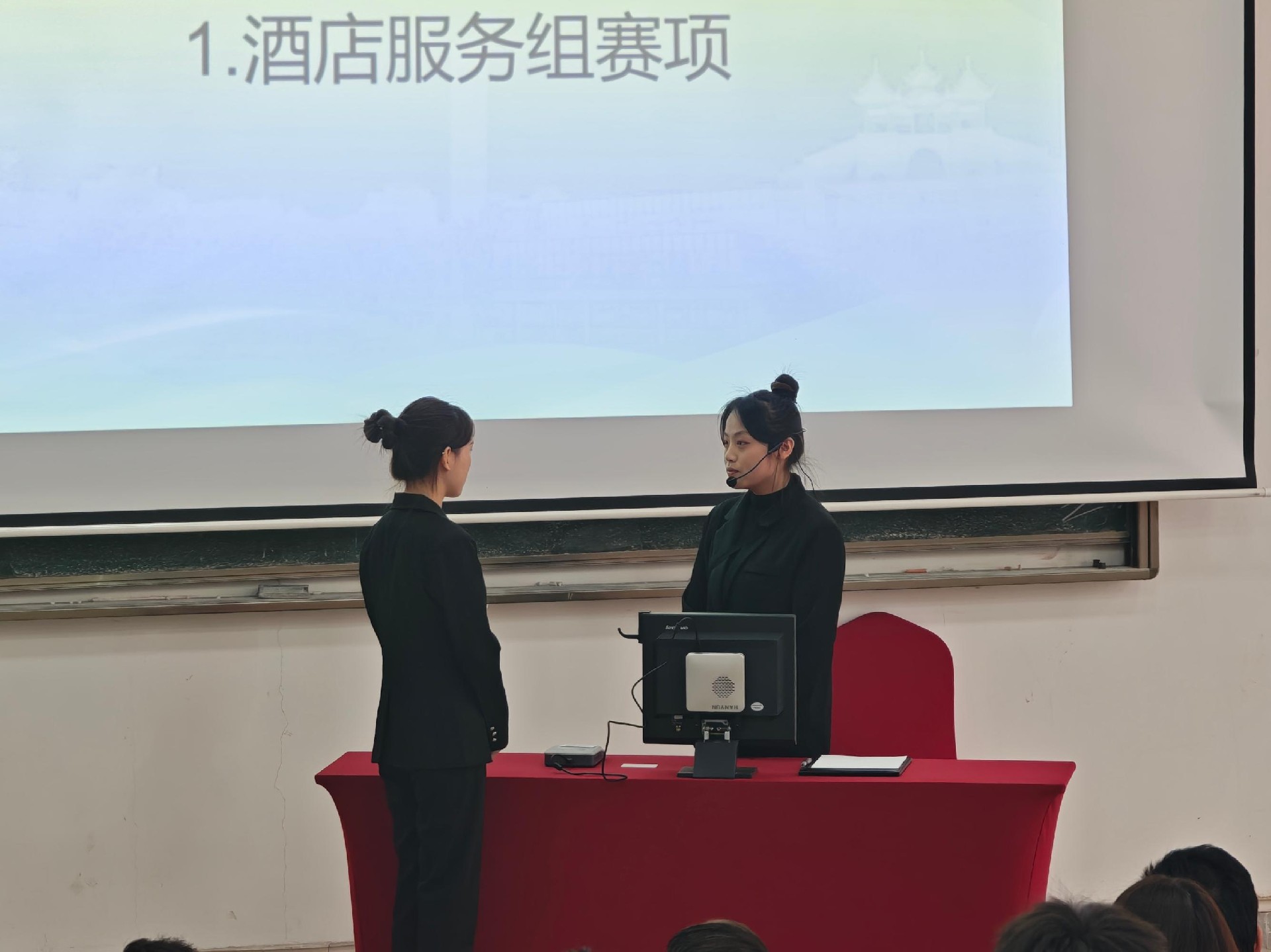 1757319490858737.jpg 酒店服务组1.jpg